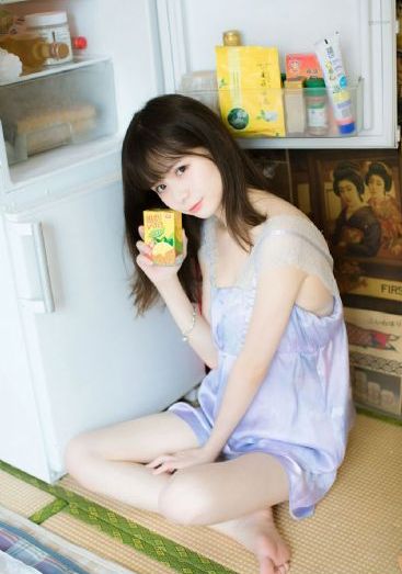 男生吃美女胸奶视频