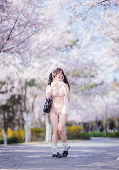 莱克茜·贝尔