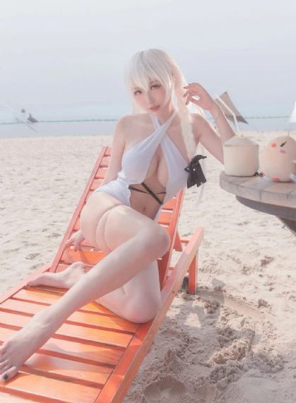 脱衣女郎