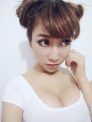 裙子里的怪兽