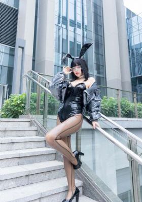 她扒下内裤让我爽了一夜动漫