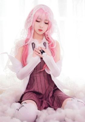 秘书伺候老板玩3p