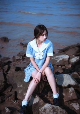 远山淡影