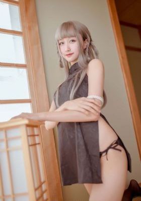 寂寞岳的手伸进我的内裤视频